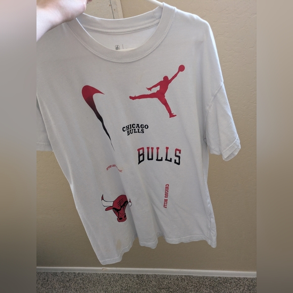 Nike White Chicago Bulls Graphic T-Shirt - Picture 5 of 8